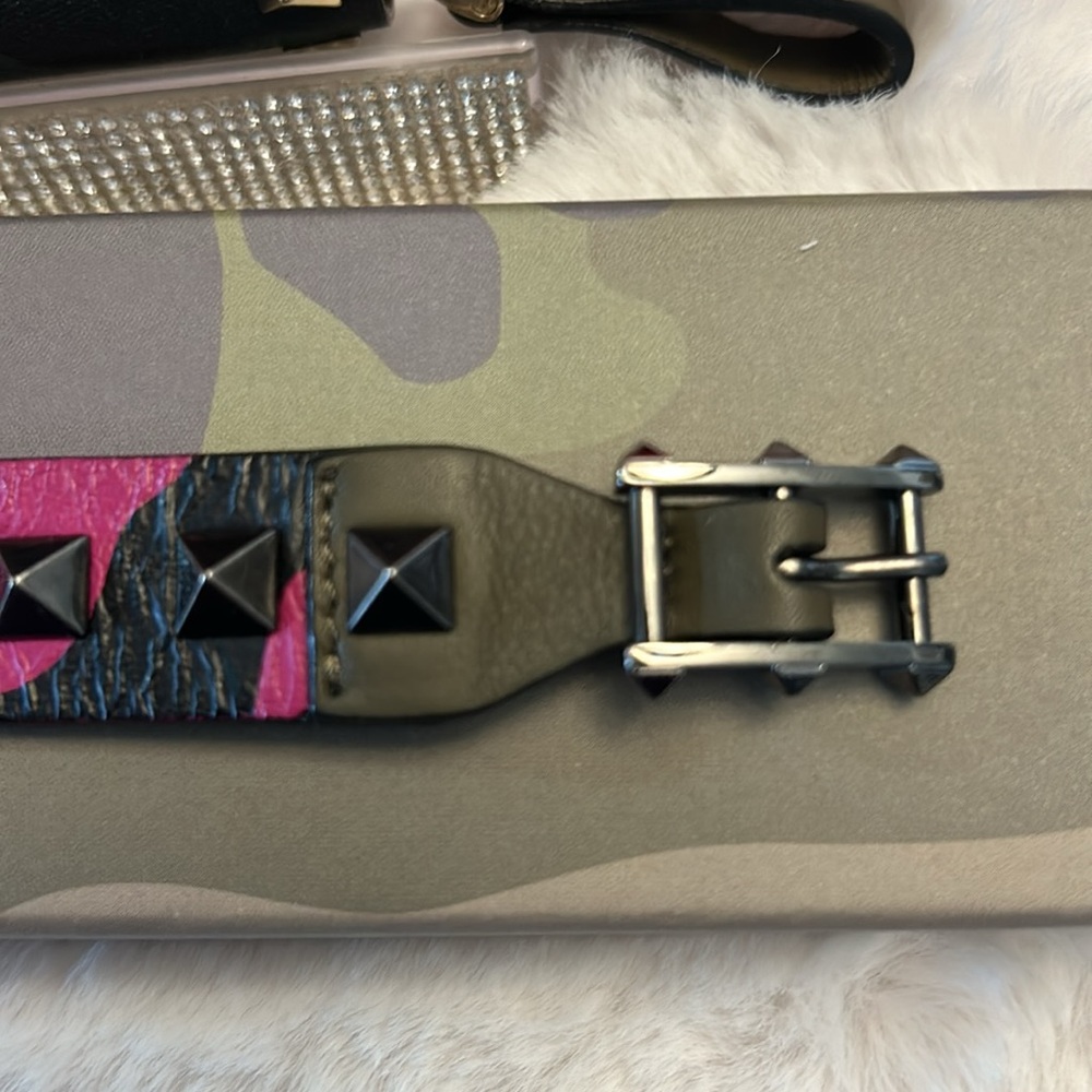 Valentino Garavani SOLD OUT Rock Stud Camouflage zip around wallet & Bracelet - Picture 5 of 17
